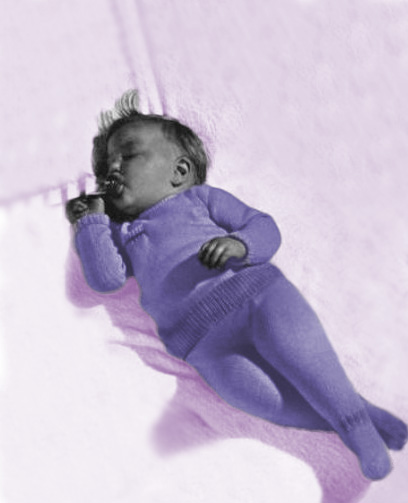 Free baby sleeper knitting pattern.  Knitted gender neutral unisex footed baby sleeper with longs sleeves to knit.