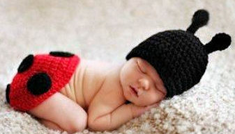 Red and black crochet ladybug newborn baby hat photo prop idea
