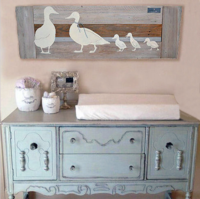 DIY reclaimed wood nursery wall art project for a farm duck baby nursery theme